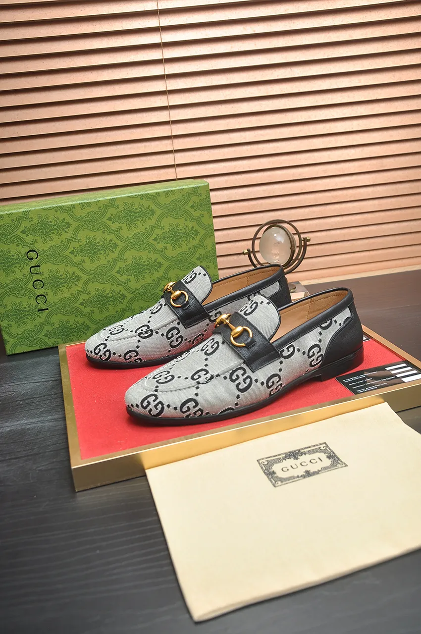 Men's shoes 💰600💶 Brand: GUCCI (Gucci) Standard size: Men's size 38/44 (45 can be customized) Grade: Same as the official website Original quality Material: Original cowhide Water-dyed cowhide lining Original rubber outsole Style category: Men's fashionable casual leather shoes Distinguished big-name luxury elements Top luxury Color: Actual picture